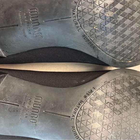 MUNRO American Low Heel Pumps in Black with Criss Cross Elastic Slip On Size 10 - Picture 10 of 14
